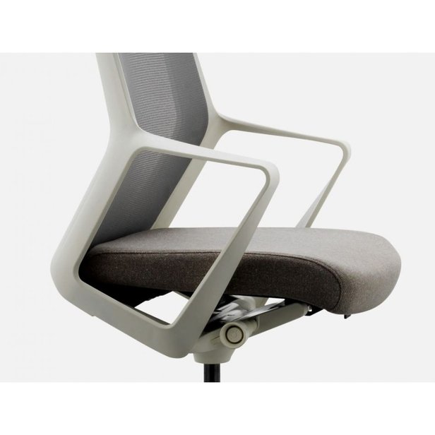 Supporting image for Y610803 - High Mesh Back Chair with arms - image #2